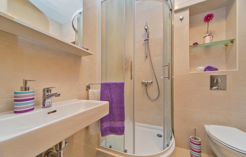 Flora Apartman