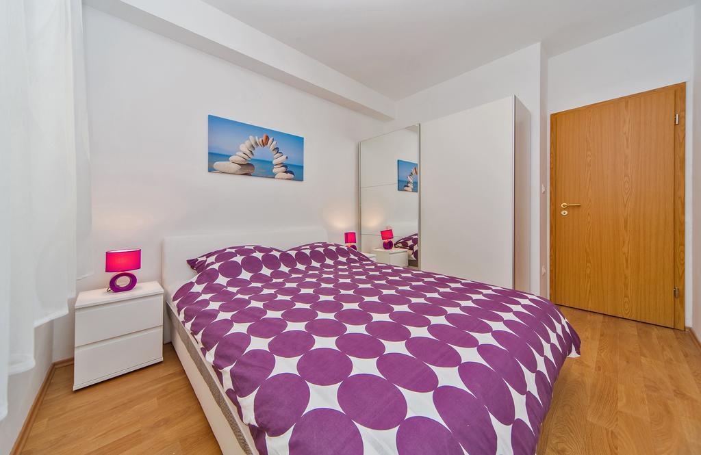 Flora Apartment *